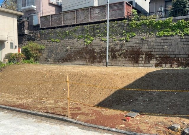 【外観】 | 土地購入を検討されている場合、境界杭がない状態で購入してしまうと境界確定測量をする必要があり、費用がかかります。購入の前に、売主、隣土地所有者立ち合いのもと境界を確定し境界杭を設置するのがベストです。