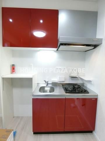 あんしん＋潮見台　須磨駅の賃貸情報のキッチン|赤のお洒落なキッチン