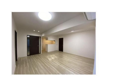 【居間・リビング】 | 新宿7丁目マンション | こちらのリビングで趣味の時間をお楽しみください