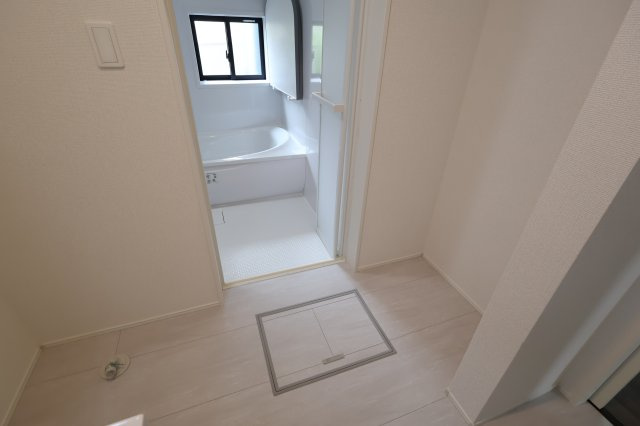 《仲介手数料無料》上尾市大字大谷本郷102-4新築一戸建てグラファーレのランドリースペース