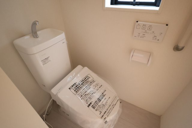 《仲介手数料無料》上尾市大字大谷本郷102-4新築一戸建てグラファーレのトイレ