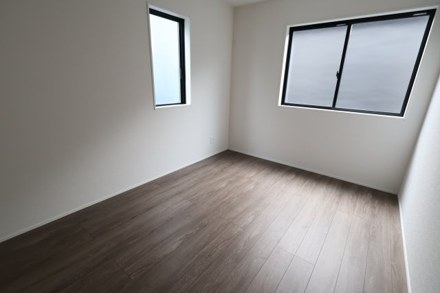 《仲介手数料無料》上尾市大字大谷本郷102-4新築一戸建てグラファーレの洋室|2階 6帖