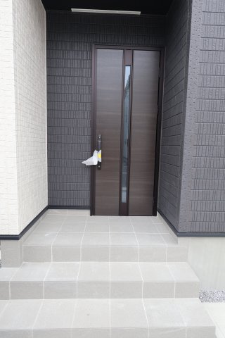 《仲介手数料無料》上尾市大字大谷本郷102-4新築一戸建てグラファーレの玄関