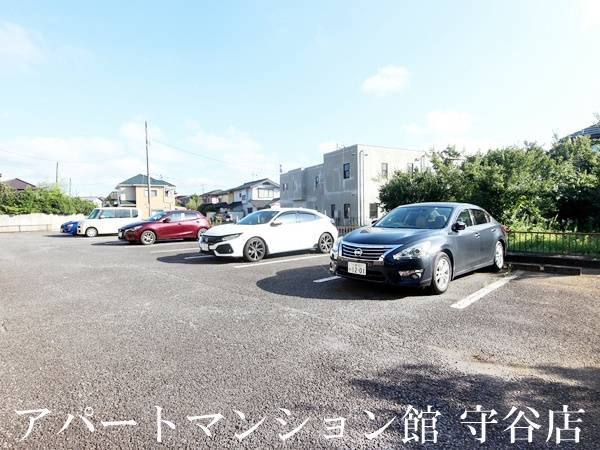 エルディムセブンの駐車場