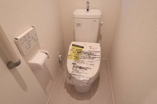 《仲介手数料無料》上尾市大字大谷本郷102-4新築一戸建てグラファーレのトイレ|1階