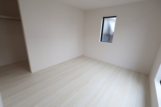 《仲介手数料無料》上尾市大字大谷本郷102-4新築一戸建てグラファーレの洋室|2階 7帖