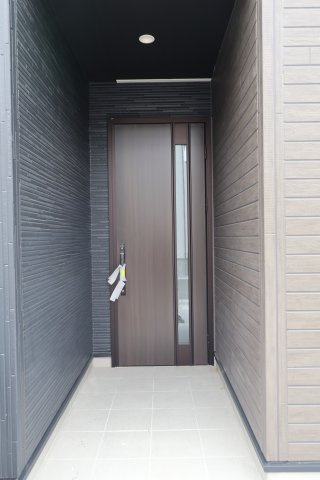 《仲介手数料無料》上尾市大字大谷本郷102-4新築一戸建てグラファーレの玄関