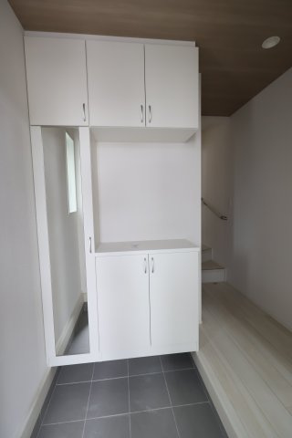 《仲介手数料無料》上尾市大字大谷本郷102-4新築一戸建てグラファーレの玄関