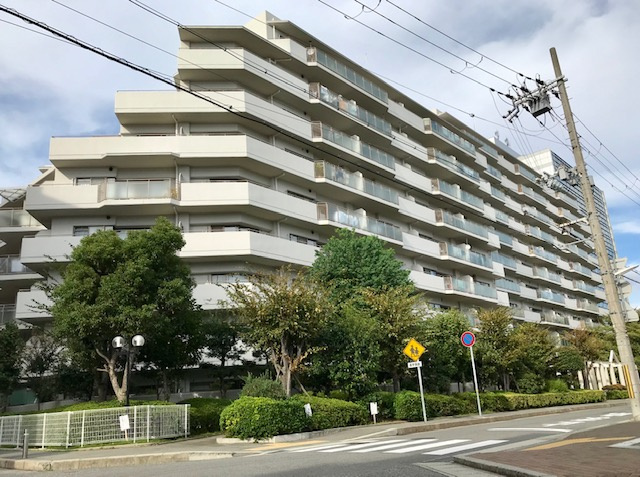 本山ロイヤルマンションの外観