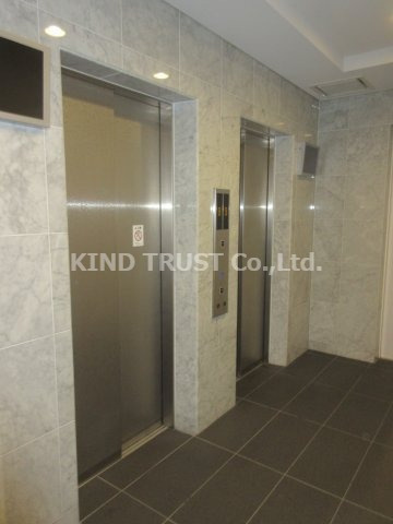 エスリード梅田グランノースのロビー|エレベーター2基