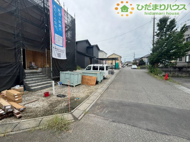 本庄市万年寺　第4　新築一戸建て　クレイドルガーデン　02の前面道路含む現地写真