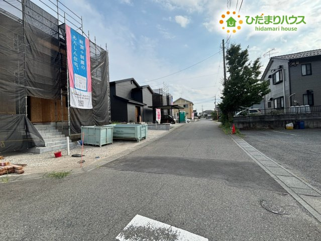 本庄市万年寺　第4　新築一戸建て　クレイドルガーデン　02の前面道路含む現地写真