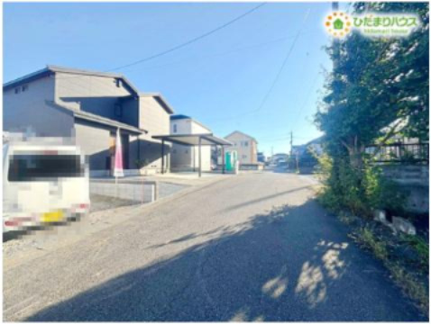 本庄市万年寺　第4　新築一戸建て　クレイドルガーデン　02の前面道路含む現地写真