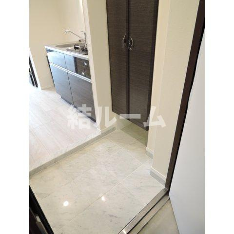 新宿区新宿６丁目の賃貸マンションの玄関