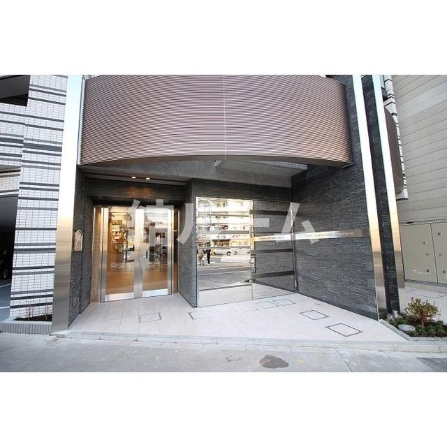 新宿区新宿６丁目の賃貸マンションのエントランス