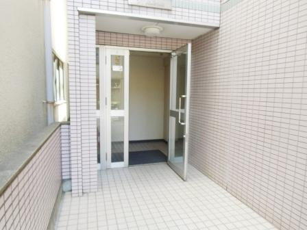 ウイステリアのエントランス