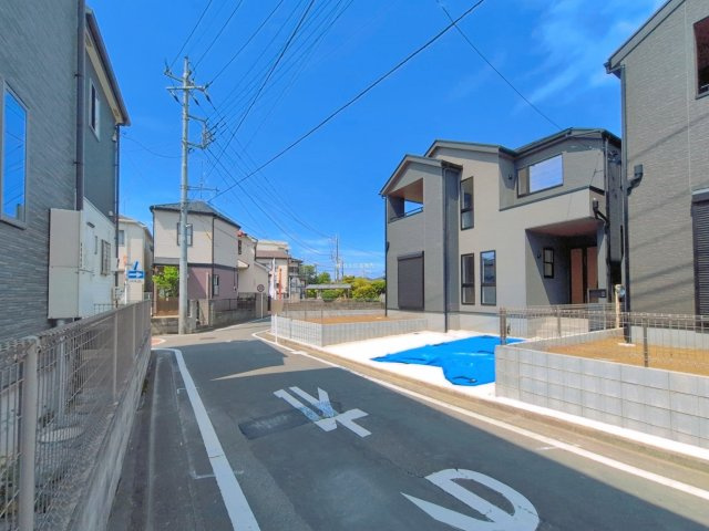 ふじみ野市元福岡１丁目の新築一戸建の前面道路含む現地写真
