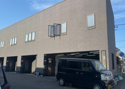 【外観】 | ガレージハウスＬｉｌｌ（ライル）相模原　Ｂ棟 | 土地を買う際、住む地域の自治体や福祉の補助制度にも注目してみましょう。子供や老人の医療補助やゴミ出しのルールなど、自治体によってルールに大きな違いがあるため、暮らしやすい土地で判断するとよいでしょう。