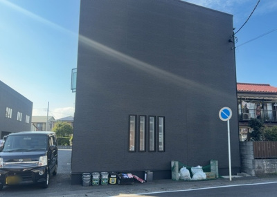 【外観】 | ガレージハウスＬｉｌｌ（ライル）相模原　Ｂ棟 | 隣家の土地はどうなっているのか、生活利便施設が近くにあるのか、学校まで近いかなど、お客様のライフスタイルにあわせたイメージが重要です。また、近くにあると困る施設が近くにないかも確認するといいでしょう。