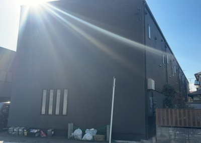 【外観】 | ガレージハウスＬｉｌｌ（ライル）相模原　Ｂ棟 | 土地購入を検討されている場合、境界杭がない状態で購入してしまうと境界確定測量をする必要があり、費用がかかります。購入の前に、売主、隣土地所有者立ち合いのもと境界を確定し境界杭を設置するのがベストです。