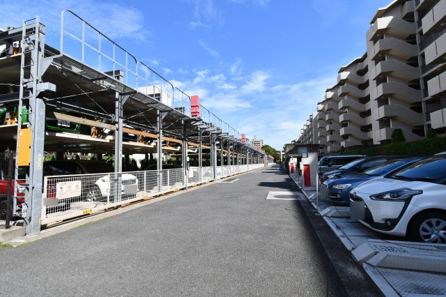 グランアージュ大宮の駐車場