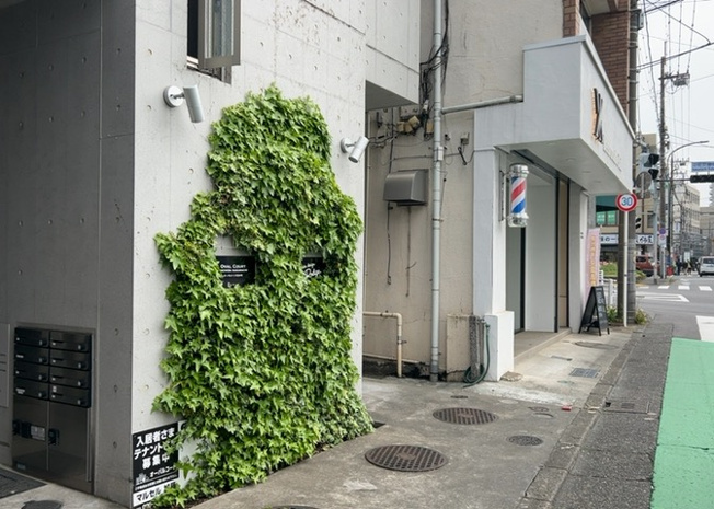 【外観】 | オーバルコート町田中町 | 土地を買う際、住む地域の自治体や福祉の補助制度にも注目してみましょう。子供や老人の医療補助やゴミ出しのルールなど、自治体によってルールに大きな違いがあるため、暮らしやすい土地で判断するとよいでしょう。
