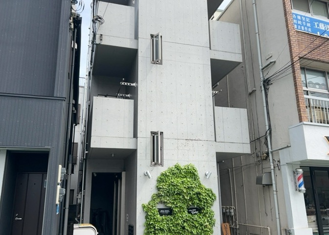 【外観】 | オーバルコート町田中町 | 現地に行くなら、物件の周囲の地形がどうなっているかを見ることも大切です。周辺より低くなっている土地では、大雨などで水が集まりやすいため、地盤が弱くなっているということも考えられるため、注意が必要です。