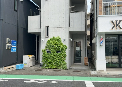 【外観】 | オーバルコート町田中町 | 隣家の土地はどうなっているのか、生活利便施設が近くにあるのか、学校まで近いかなど、お客様のライフスタイルにあわせたイメージが重要です。また、近くにあると困る施設が近くにないかも確認するといいでしょう。