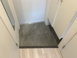セレニテ新大阪ミラク弐番館の玄関