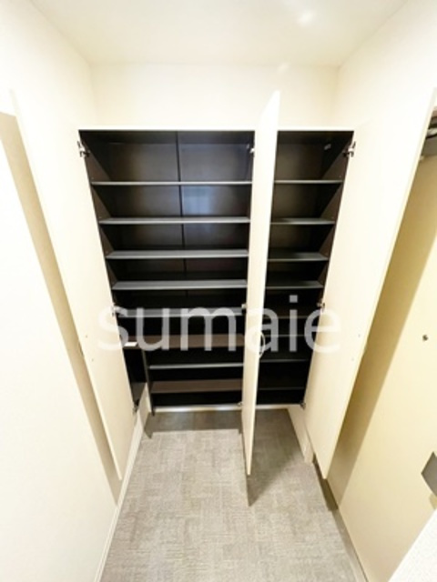 インペリアルヒルズの玄関|シューズボックス付き