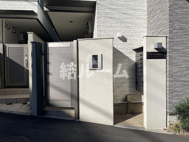 板橋区赤塚２丁目の賃貸マンションのエントランス