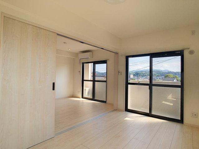宗像市赤間４丁目の賃貸マンションの居間・リビング
