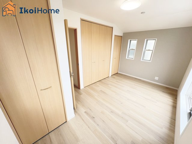 神戸市西区玉津町二ツ屋　中古戸建の洋室|【ホームページに現地動画掲載中】●年中無休：当日予約可●全居室には大型のクローゼットがございます！