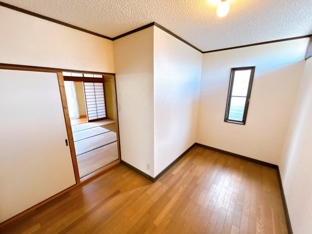 いわき市【中央台鹿島1丁目】　リフォーム中！の洋室|明るい洋室です