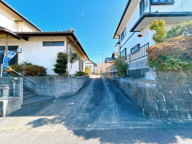いわき市【中央台鹿島1丁目】　リフォーム中！の駐車場|駐車場に車を止められます