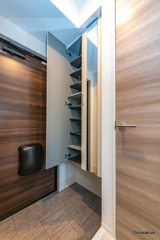 ピースヒルズの玄関|写真は同じ大和ハウスの近い間取りの物です。参考にご覧下さい。