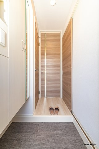 ピースヒルズの玄関|写真は同じ大和ハウスの近い間取りの物です。参考にご覧下さい。