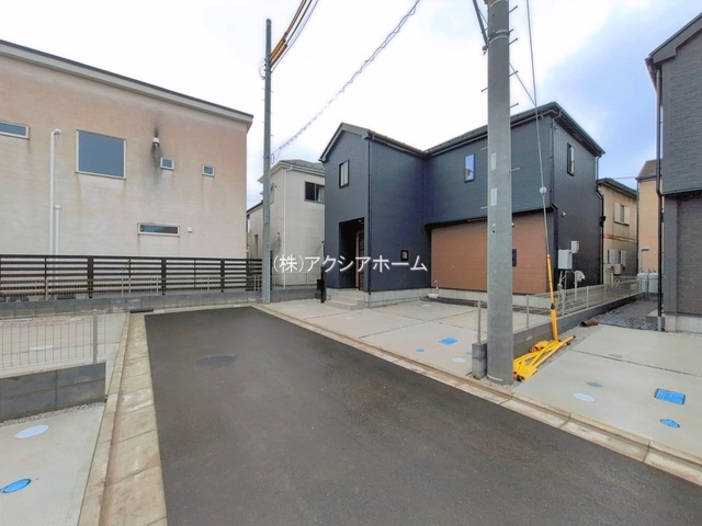 入間市下藤沢4丁目・全5棟　新築一戸建　3号棟の前面道路含む現地写真
