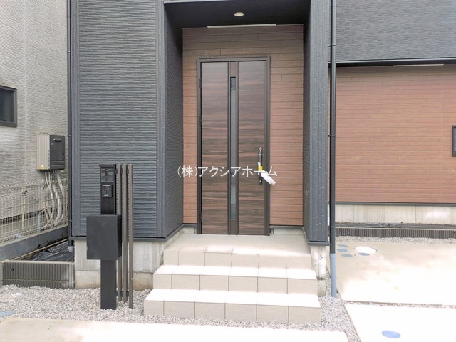 入間市下藤沢4丁目・全5棟　新築一戸建　3号棟の玄関