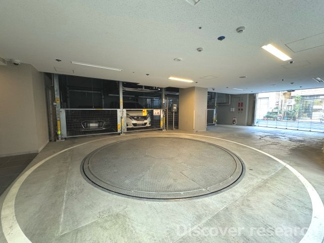 Brillia秋葉原の駐車場