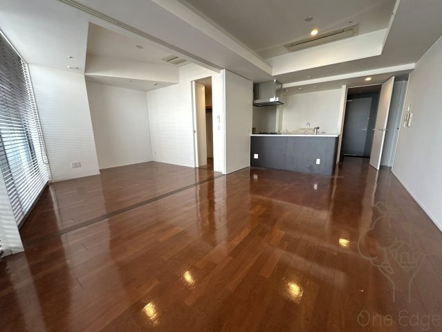 CHASKA CHAYAMACHI RESIDENCEの居間・リビング
