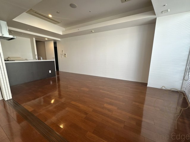 CHASKA CHAYAMACHI RESIDENCEの居間・リビング