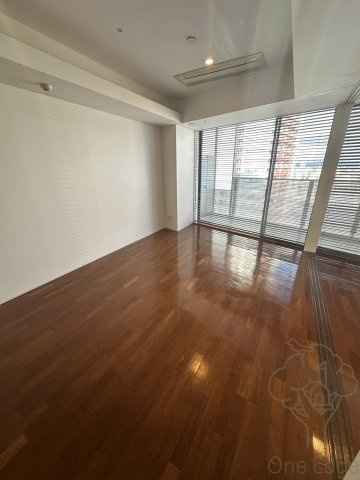 CHASKA CHAYAMACHI RESIDENCEの居間・リビング