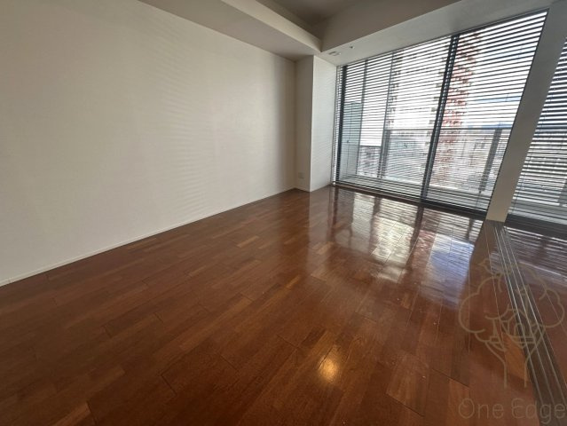 CHASKA CHAYAMACHI RESIDENCEの居間・リビング