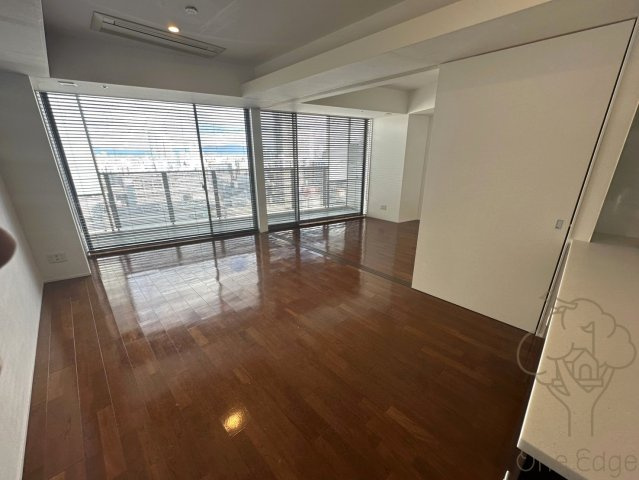 CHASKA CHAYAMACHI RESIDENCEの居間・リビング
