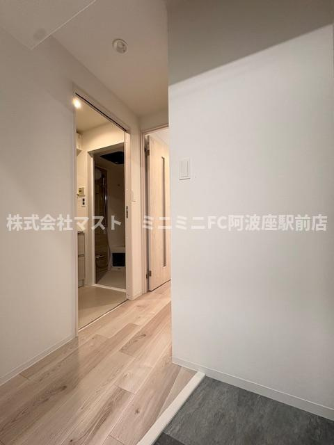 ジーグランデ九条の玄関