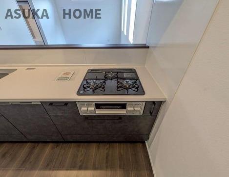 泉区下和泉2丁目新築戸建てのキッチン|家事の時短にも役立つ食器洗浄乾燥機も標準装備♪家事の時短にも一役♪