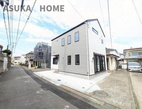 泉区下和泉2丁目新築戸建ての外観|開放的で広くワイドなスペースになっています。