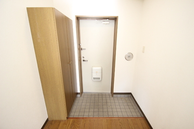 菖蒲池コーポの玄関