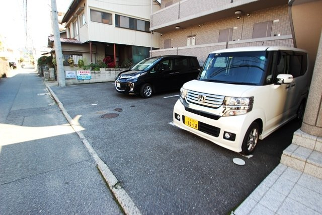 菖蒲池コーポの駐車場